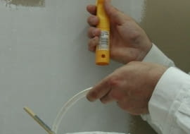 Gruntowanie ścian przed malowaniem