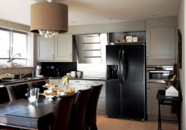 Lodówka side by side w zabudowie kuchennej