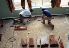 stara podłoga, panele podłogowe, układanie parkietu, układanie paneli