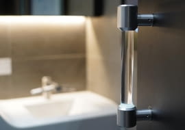 Dezynfekcja klamek? Nie będzie już potrzebna. Studenci z Hongkongu zaprojektowali samodezynfekujące się klamki