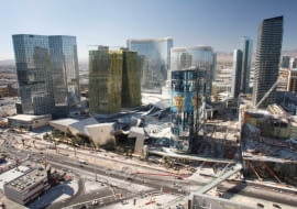 Kompleks hotelowo-rozrywkowy City Center w Las Vegas. Sześć szklanych wieżowców sygnowanych jest przez uznanych architektów. Czy gwiazdy architektury przyciągną turystów do ogarniętego kryzysem Miasta Grzechu?