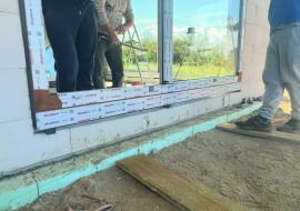 Podwaliny pod stolarką okienną