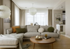 W naturalnym rytmie: aranżacja mieszkania projektu pracowni KODO