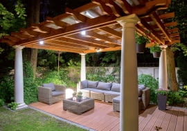 Czasem najlepiej zamiast tarasu ustawić w pewnym oddaleniu od domu wygodną altanę
