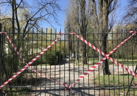 Taśmy - element architektury w dobie koronawirusa