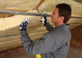 W lipcu warto ocieplić dach - najlepiej niepalną wełną mineralną