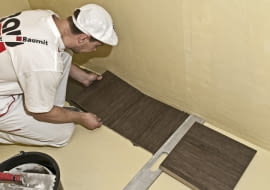 Układanie płytek ceramicznych