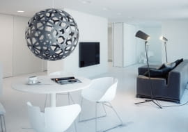 minimalistyczny styl, mieszkanie w minimalistycznym stylu, nowoczesne mieszkanie, mieszkanie w czerni i bieli, monochromatyczne mieszkanie