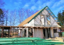 Mimo epidemii koronawirusa, prace na budowach domów jednorodzinnych trwają