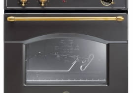 <B>Wysoka zabudowa w kuchni stwarza okazję, by piekarnik zamontować nie tradycyjnie pod blatem, lecz wyżej. Ułatwia to jego obsługę i kontrolowanie pieczenia. Serie urządzeń do zabudowy mają ujednoliconą szerokość, w jednym pionie można więc umieścić też ekspres do kawy albo kuchenkę mikrofalową.</B> <BR >PIEKARNIK HOR 215 A, front emaliowany, 3 szyby, poj. 54 l, 7 funkcji, prowadnice drabinkowe, wkłady katalityczne. Moc 2,2 kW, 2900 zł, Hoover