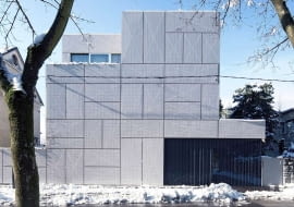 Willa Crisss Cross w Lublanie. Proj. OFIS Arhitekti