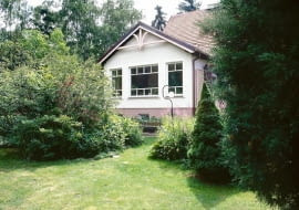 OGROD MALARKI JOANNY SIERKO - FILIPOWSKIEJ FOT. WLODZIMIERZ OKONSKI PUBLIKACJA LADNY DOM NR 5 (67) - 5.2004