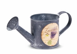 Tak prozaiczna czynność jak podlewanie kwiatów zyskała piękną oprawę dzięki równie zwykłemu przedmiotowi, jakim jest konewka. Teraz ta zwykła rzecz może wyglądać naprawdę niezwykle <BR /> AKCESORIA. Prowansja, tworzywo sztuczne, poj. 0,7 l, armonia.pl, 32 zł