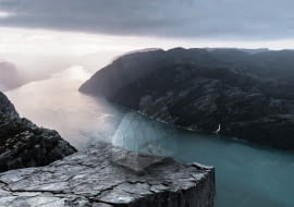 'Kościół Natury' - wyróżnienie w konkursie na projekt kościoła na norweskim klifie Preikestolen