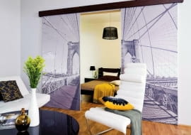 drzwi przesuwne między salonem a sypialnią