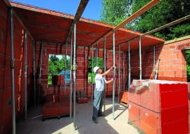 29.07.2009 WIAZOWNA ( WIAiZOWNA ) - BUDOWA DOMU Z PUSTAKA POROTHERM FIRMY WIENERBERGER . UL KOSCIELNA FOT. BRUNO FIDRYCH +48 600 83 82 82