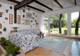 UWAGA ! DO JEDNORAZOWEJ PUBLIKACJI DOM I WNETRZA PANI ANNY GORNOSTAJ - AKTORKI TEATRALNEJ , FILMOWEJ NZ SALON STYLIZACJA AGNIESZKA OSAK-REJMER FOT. MAREK SZYMANSKI PUBLIKACJA CZTERY KATY NR 1 (219) - 1 2010 SLOWA KLUCZOWE: ARCHITEKTURA WNETRZE SALON ZDJĘCIE DO WKŁADKI: PUBLIKACJA CZTERY KATY NR 1 (219) - CZASOPISMA