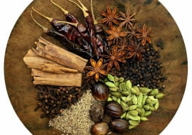Rozgrzewające przyprawy: chili, anyż, kardamon, goździki, cynamon