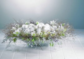 25.01.2010 WARSZAWA , SESJA BUKIETY ZIMA 2010 ; KOMPOZYCJA , DEKORACJA FLORYSTYCZNA " LODOWA KRAINA " ; ARANZACJA MARTA MIKLASZEWSKA DLA CZASOPISMA BUKIETY FOT. ARKADIUSZ SCICHOCKI / AGENCJA GAZETA PUBLIKACJA BUKIETY NR 4 (51) - ZIMA 2010