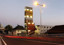 Flagowy sklep firmy Freitag w Zurichu, proj. Spillmann Echsle Architects 2006 rok