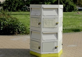 Skrzynka na Placu Dąbrowskiego w Warszawie