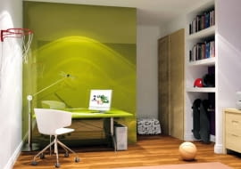 Projektowanie wnętrz. Projekt 1. Na ścianie kosz, w regale deskorolki. I już wiadomo, że w przypadku mieszkańca tego pokoju zainteresowanie sportem nie ogranicza się do oglądania meczów w telewizji...