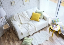 Mieszkanie z białą cegłą