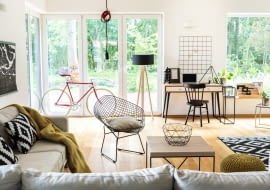 Białe mieszkanie w stylu skandynawskim