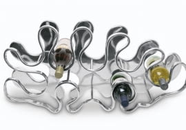 A ściślej mówiąc leżaki. Bo butelki z tym trunkiem trzeba przechowywać w pozycji leżącej.<br/> Hedo Design, stal nierdzewna, 37 x 74 cm, 599 zł