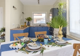 Świąteczna przestrzeń z chabrową nutą w Warszawie