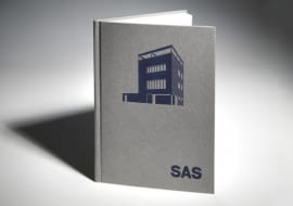 SAS- przewodnik po architekturze Saskiej Kępy. Ilustracje Magdaleny Piwowar opatrzyli swoimi tekstami Grzegorz Piątek i Jarosław Trybuś