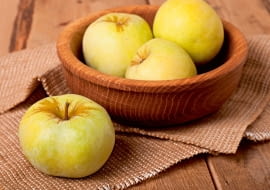 'Antonówka' (IX/X) jest starą odmianą o żółtawej skórce. Jej kwaśny, twardy miąższ nie rozpada się przy pieczeniu. Świetna na przetwory i do suszenia.