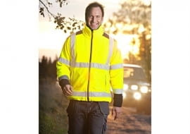 Polarowa kurtka ostrzegawcza. Rozgrzewający i miękki polar ostrzegawczy z odblaskami, które zapewniają lepszą widoczność w ciemności oraz podczas gorszej pogody. 2 przednie kieszenie. Ściągacze u dołu zapewniają lepsze dopasowanie. Klasa 3. Materiał: 100% polar poliestrowy. Kolor: Fluorescencyjna żółta/granatowa. Cena: 74,99 zł