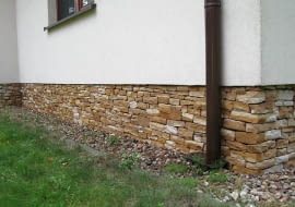 cokół elewacyjny, cokół na elewacji, cokół z kamienia