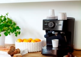 Czarny ekspres do kawy Electrolux Cremapresso