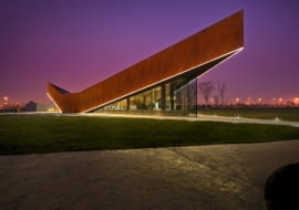 `V` - salon pokazowy firmy Vanke, Tianjin, proj. Ministry of Design, 2011