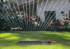 Do trawników najlepiej nadają się takie wahadłowe zraszacze produkowane w różnych wielkościach