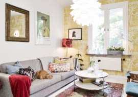 mieszkanie w skandynawskim stylu, jasne mieszkanie, deski na podłogach, tapety na ścianach, oryginalne tapety, jak urządzić mieszkanie w stylu skandynawskim?