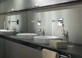 Największa popularnością cieszą się wciąż od lat baterie chromowane, które pasują do każdego wnętrza.