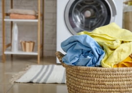 Pęknięty wężyk od pralki w środku nocy – ile naprawdę kosztują nagłe awarie hydrauliczne w bloku?