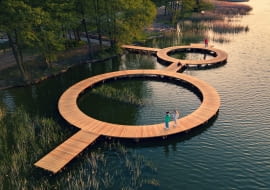 Pomost na Jeziorze Słupeckim projektu Pawła Grobelnego