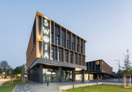 Centrum Handlowe Swoja Olimpia. Proj. PAG - Pracownia Architektury Głowacki. I miejsce w kategorii "budynek użyteczności publicznej" i Grand Prix