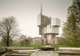 Opuszczony pomnik Pertova Gora w Chorwacji