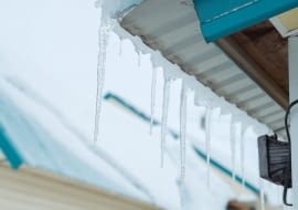 Kto i kiedy powinien odśnieżyć budynek