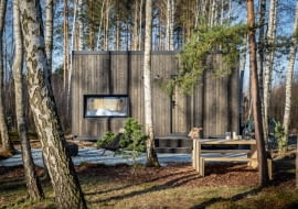 Tiny House - domek ukryty między drzewami