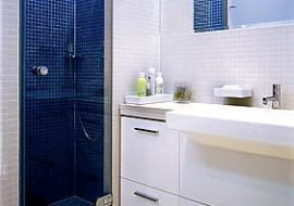 LAZIENKA STYLIZACJA DOROTA KARPINSKA FOT. ALEKSANDER RUTKOWSKI PUBLIKACJA CZTERY KATY NR 11 (146) - 11.2003 DO JEDNORAZOWEJ PUBLIKACJI