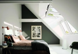 Skosy dodają pomieszczeniom na poddaszu przytulności, a odsłonięte elementy więźby – uroku