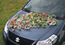 19.06.2011 WARSZAWA SESJA BUKIETY DEKORACJE SLUBNE SAMOCHODOW KOMPOZYCJE DEKORACJE SZKOLA EWY SKUTNIK DLA CZASOPISMA BUKIETY FOT. ARKADIUSZ SCICHOCKI / AGENCJA GAZETA