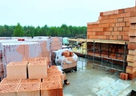 Najczęściej do budowy ścian zewnętrznych stosuje się pustaki ceramiczne