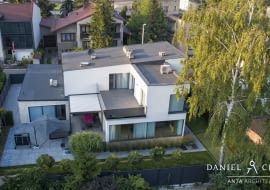 Przebudowa domu z lat. 70. w Częstochowie. Proj. ANTA Architekci